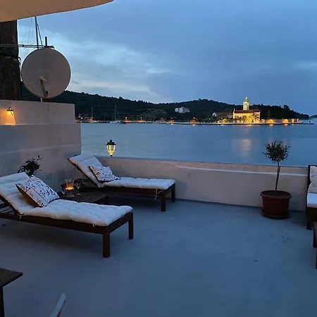 Feriehus Waterfront House Carolina Vis